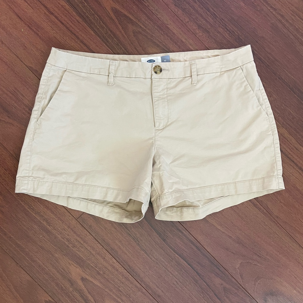 Old Navy khaki tan shorts